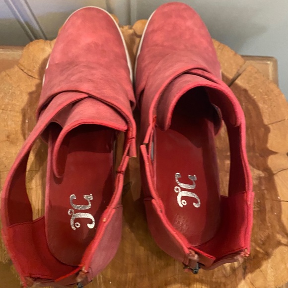 Pink Suede Wedges Size 8, NWOT - Picture 3 of 7